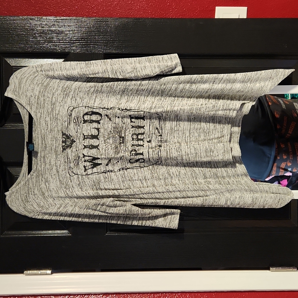 Wild Spirit graphic t-shirt 3/4 sleeve 2X lightweight Grey Worn Once